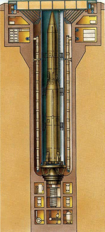 Пуск ракеты Р-16 из ШПУ